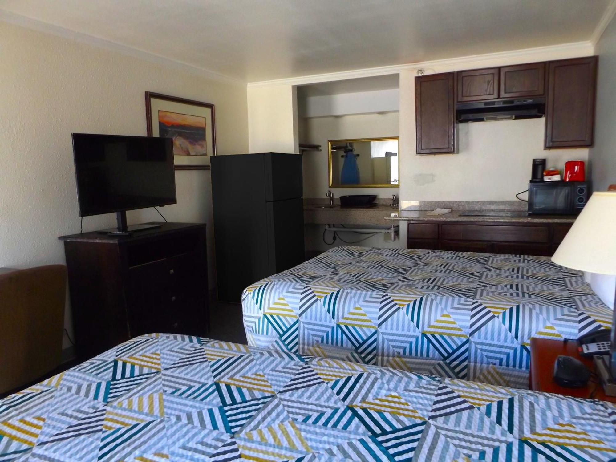 Deluxe Queen Room with Two Queen Beds - Non-Smoking